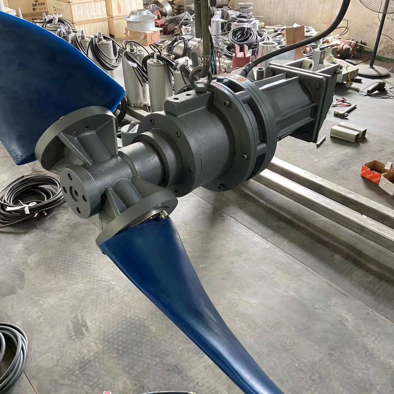 低速潜水推流器